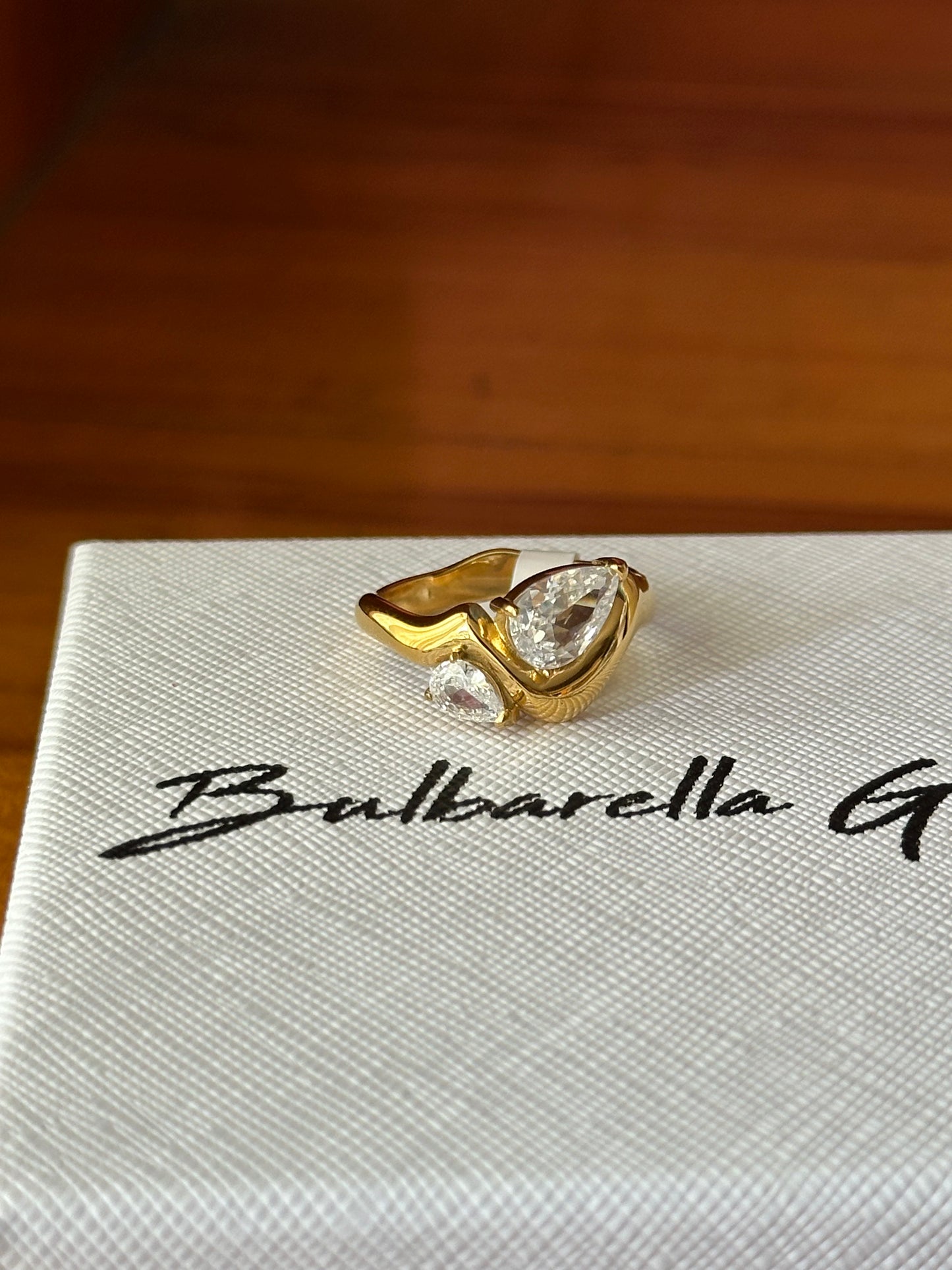 Anillo Hilda