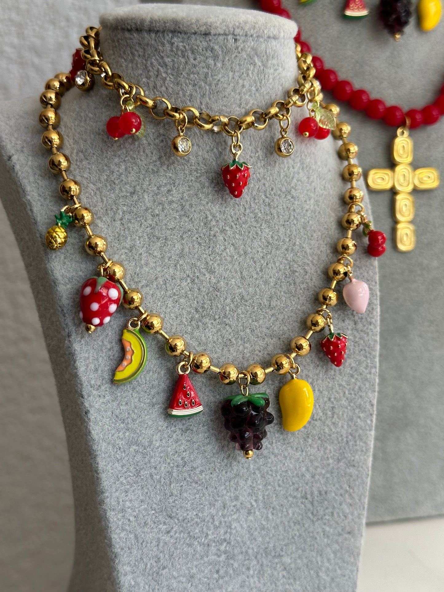 Collar Fruits