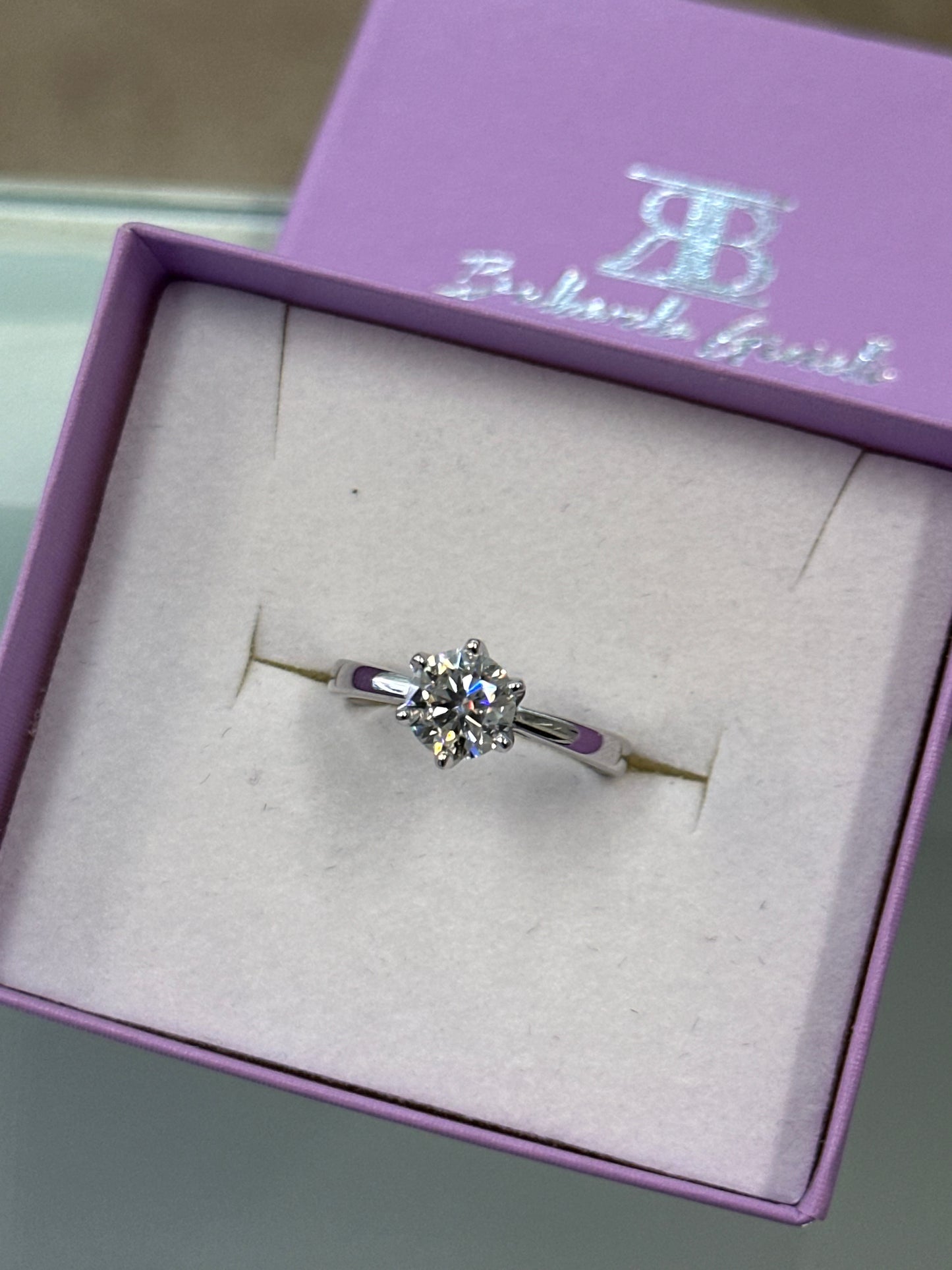 Anillo Moisanita