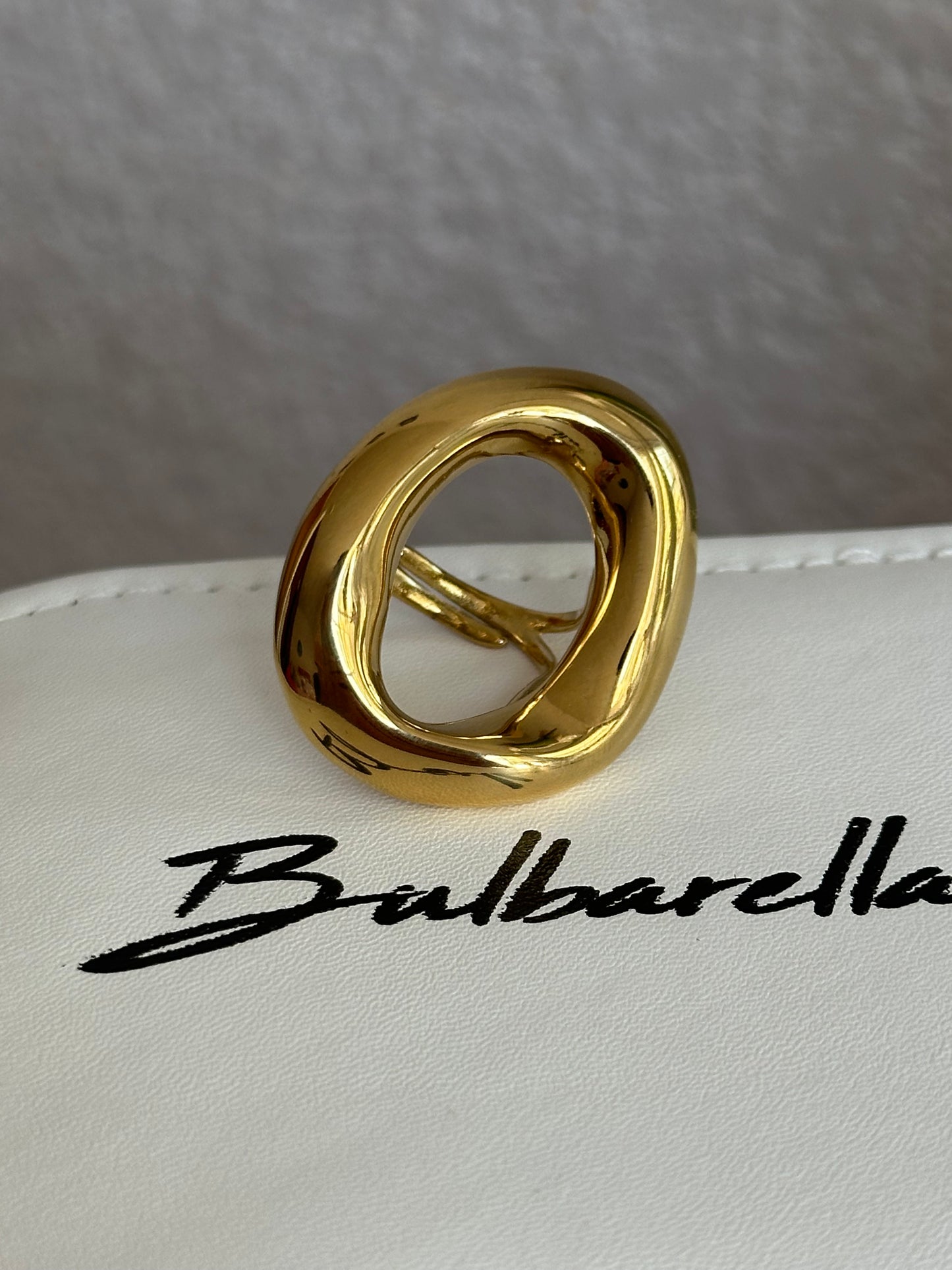 Anillo Capri