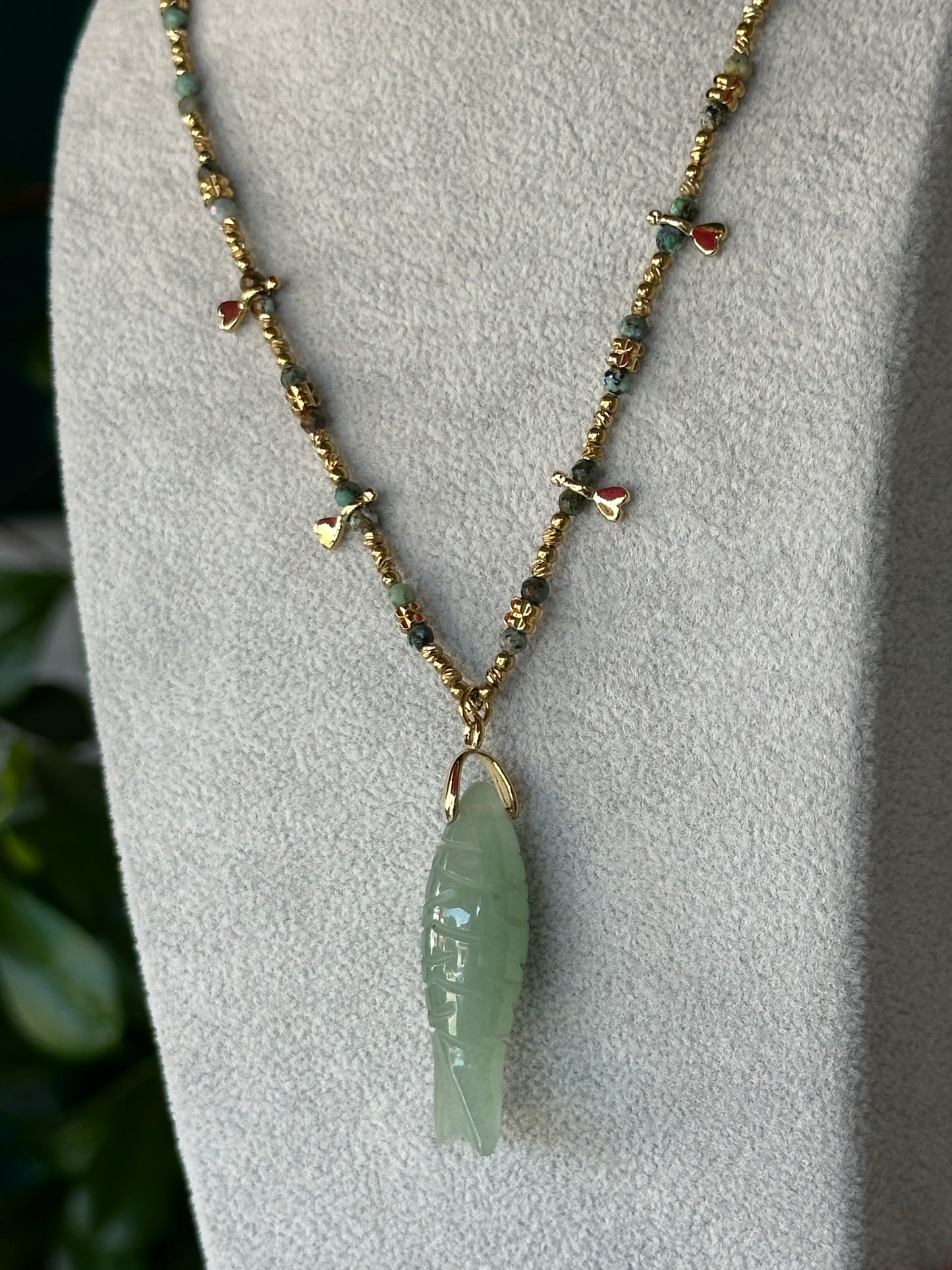 Collar pez jade